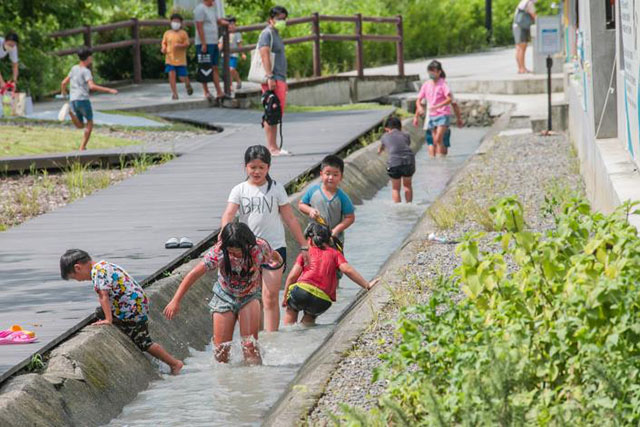 迎接暑假畢業季 隆田Cha Cha火車花道打卡景點吸睛