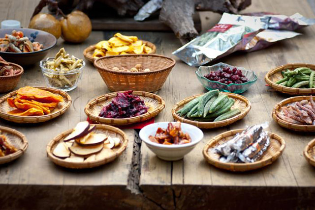 安平區蕭泰華區長帶路逛安平老街 品嚐古早味小吃