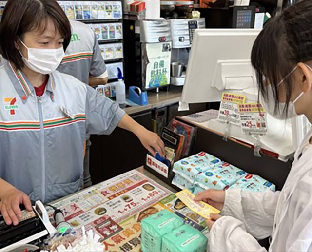 中市校園提供多元生理用品 萬名弱勢女學生可持券至超商兌換 ...