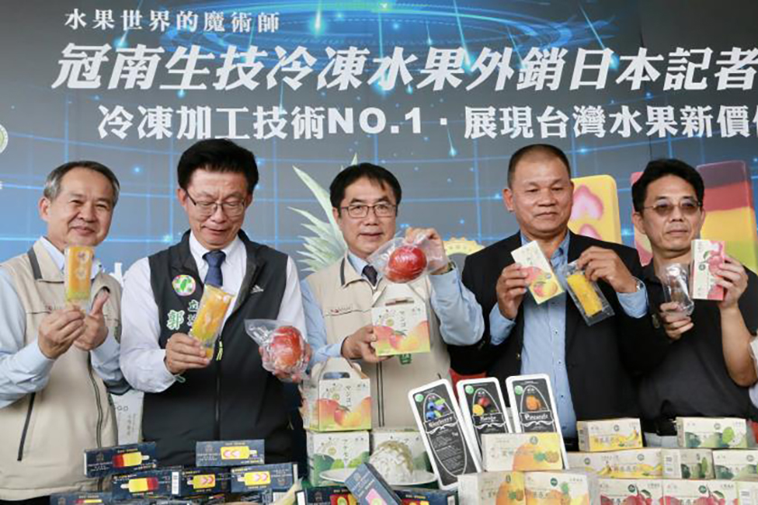 台南鮮果外銷加值　黃偉哲封櫃3.4噸冷凍水果上架日本超市