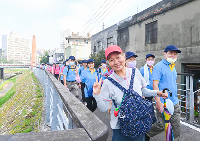 112年平鎮區全民健走起跑 吸引5,000位民眾熱情參與