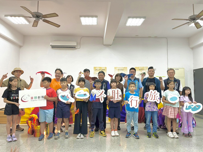 藝術家攜手龍港國小師生共創臨時性公共藝術 七巧板風格野鳥作品吸睛 ...