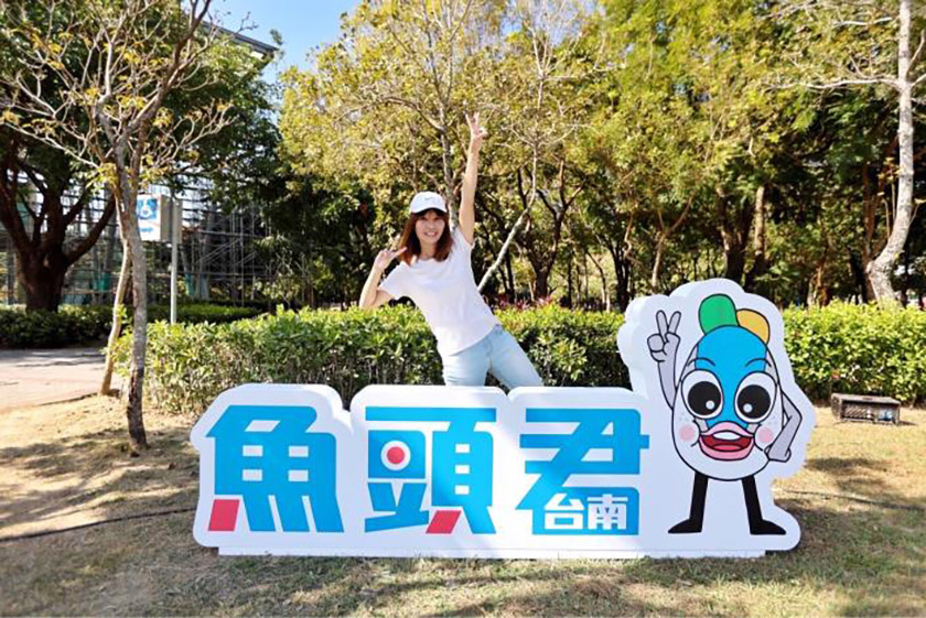 14米寬的大型魚頭君橫躺南瀛綠都心草坪超吸睛 魚頭君的遊樂場今日(11/28)開展 ...