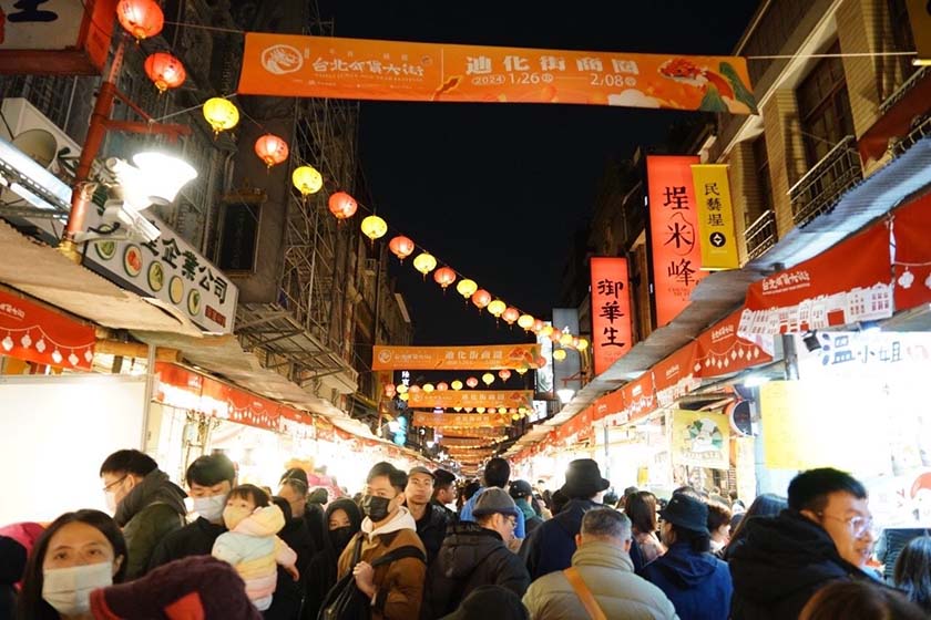 迪化年貨大街走春 蔣萬安：將推無菸示範區 讓這裡成為臺北和臺灣的名片 ...