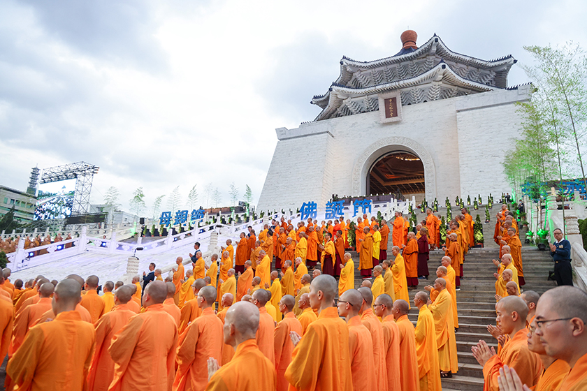 慈濟浴佛大典祈福會 侯友宜念誦祈福文祈願吉祥
