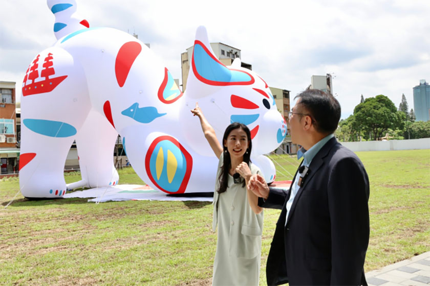 大久保麻梨子搶先開箱2024台灣文博會「校本部」 歡迎來尋「巷仔Niau(貓)」_AI主播「人 ...