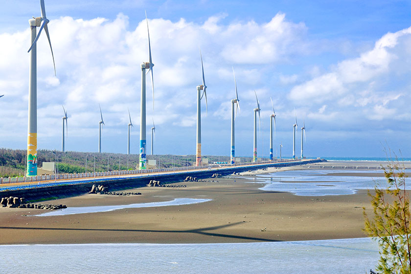 打造友善減碳騎乘環境 中市府編1000萬經費修繕更新濱海自行車道_AI主播「都會新聞」城 ...