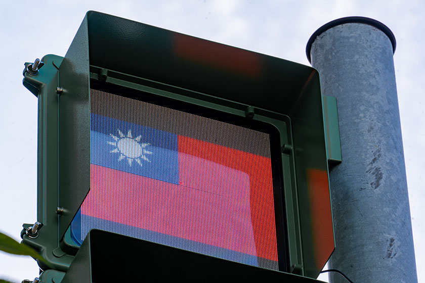 這裡的小綠人有國旗！桃市府端創意  國慶三元素陪過馬路_AI主播「玩樂新聞」城市生活  ...