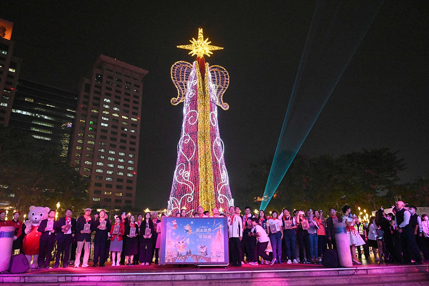 2024新北歡樂耶誕城正式開城！AI主播「人文新聞」城市生活報 ...