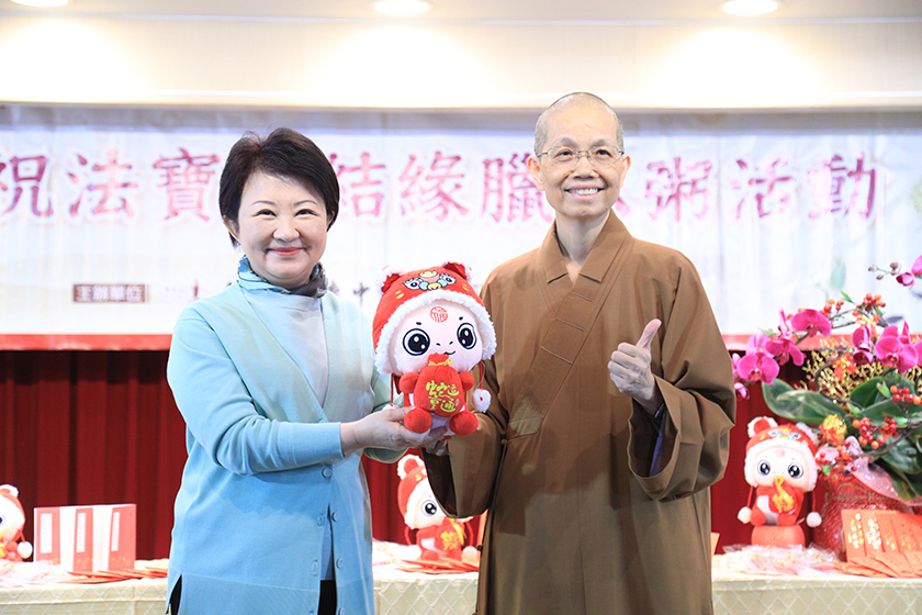 慶祝法寶節 佛光山惠中寺贈中市府員工臘八粥_AI主播「公益新聞」城市生活報 ...