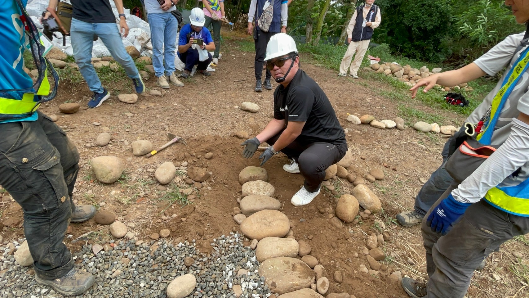 大甲鐵砧山新玩法！桂花泉登山步道邀你體驗手作步道之美