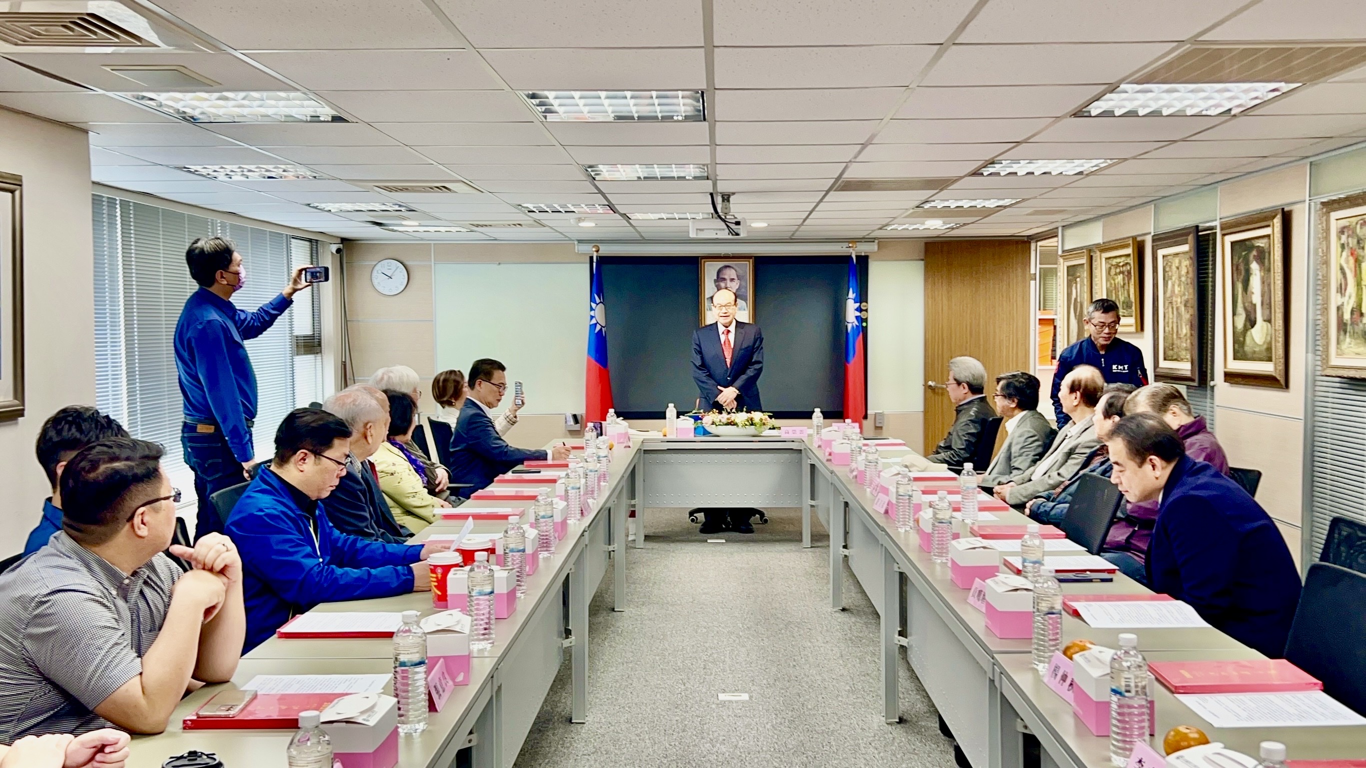 國父逝世百週年紀念 中華文化藝術總院院長高崇雲教授召開「中山思想座談會」 ... ...