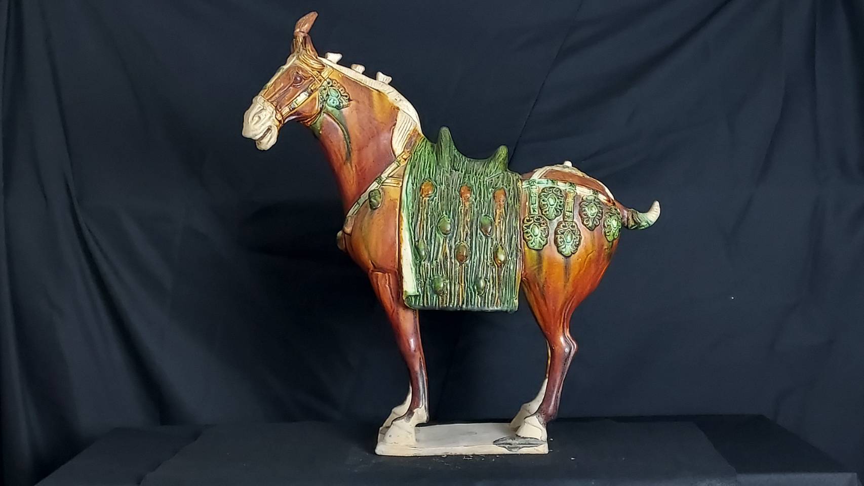 唐三彩駿馬中最為特色的三花駿馬