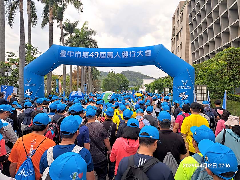 全台最長人龍現身！第49屆萬人健行大會熱鬧登場