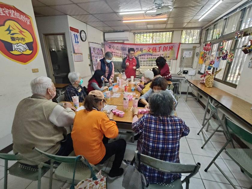 蛋殼變花盆！中市清潔隊推DIY環保創意 長者參與實踐資源循環 ...