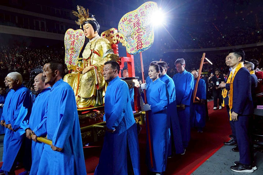 參與母娘文化季音樂會，市府感謝慈惠堂捐贈消防與救護車，祈願市民安居樂業 ...