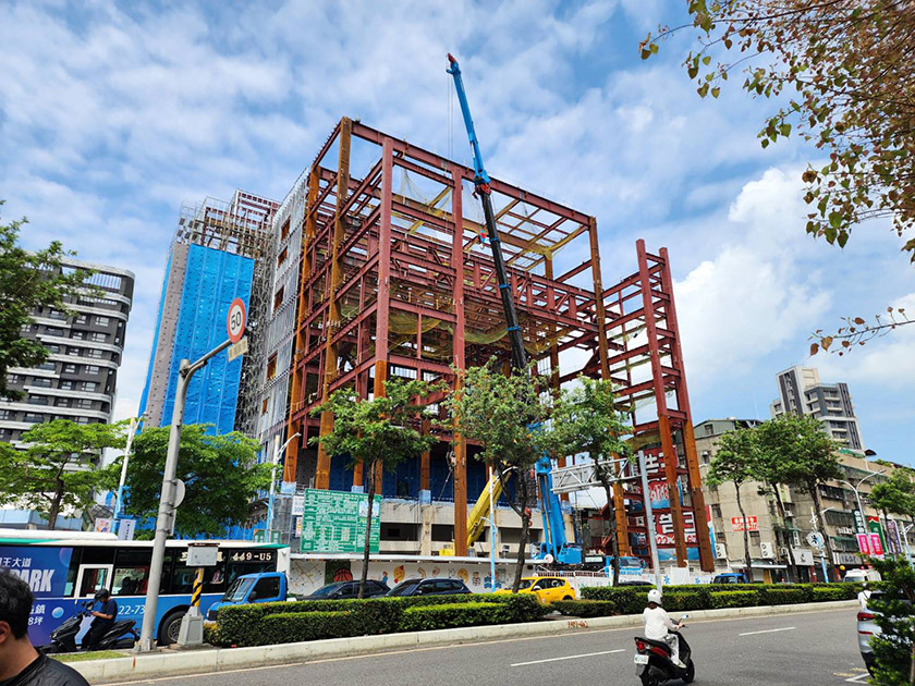 新北首座多功能公益運動中心興建中　預計明年10月完工啟用